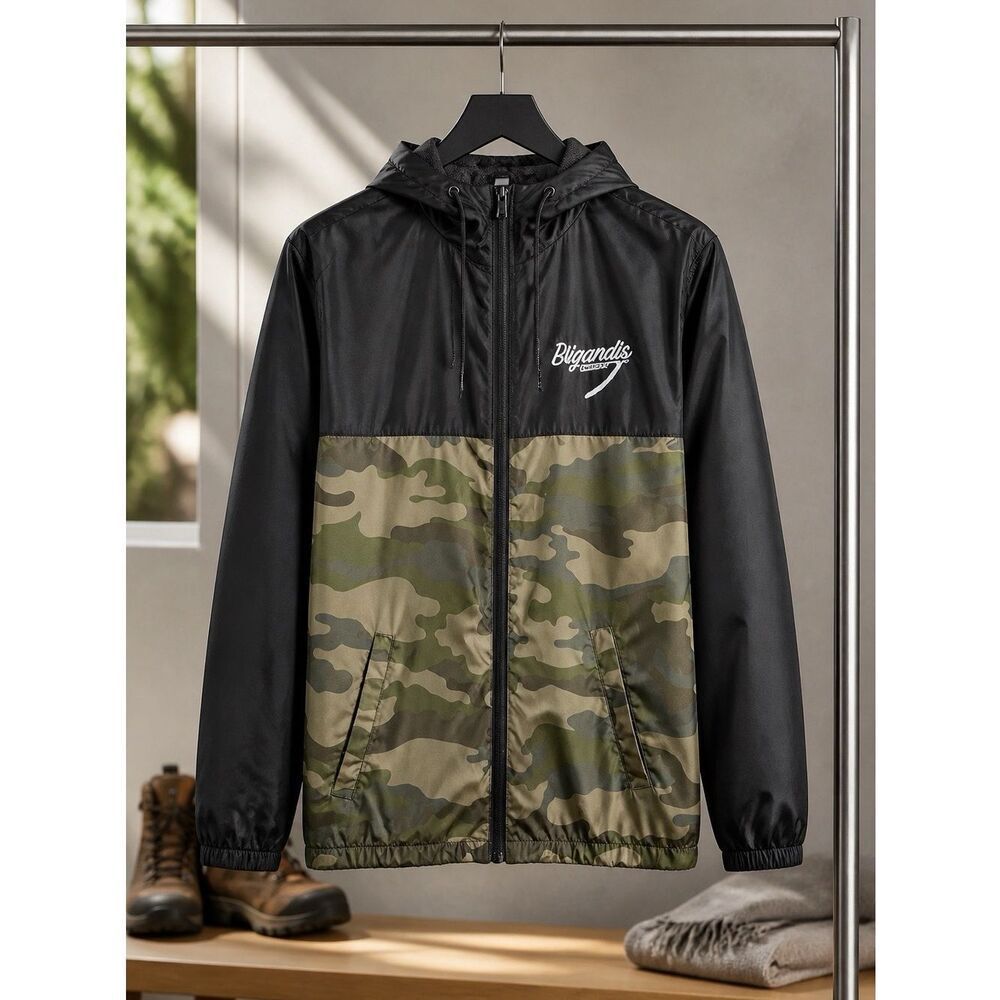 LIGHT WEIGHT WIND BREAKER IN BLACK AND CAMO M EUC